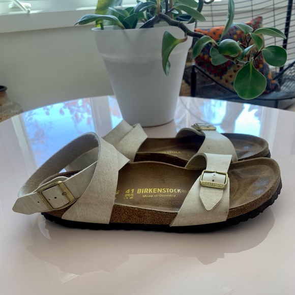 Birkenstocks similar to Yara - Picture 5 of 9
